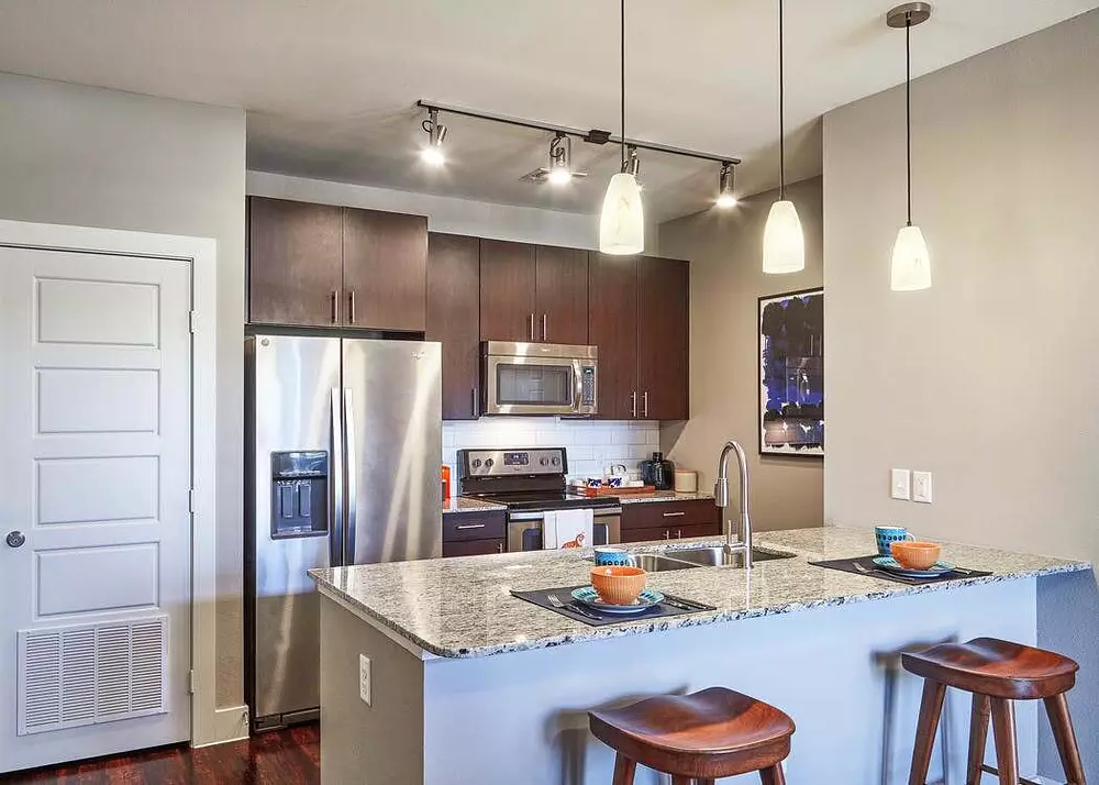 AMLI Covered Bridge apartments in Austin TX, photo 1