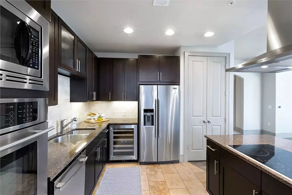 Ashton Austin apartments in Austin TX, photo 1