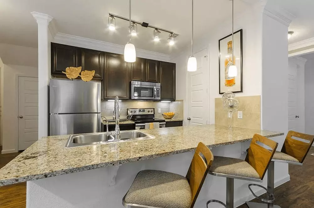 Berkshire Lakeway apartments in Austin TX, photo 1