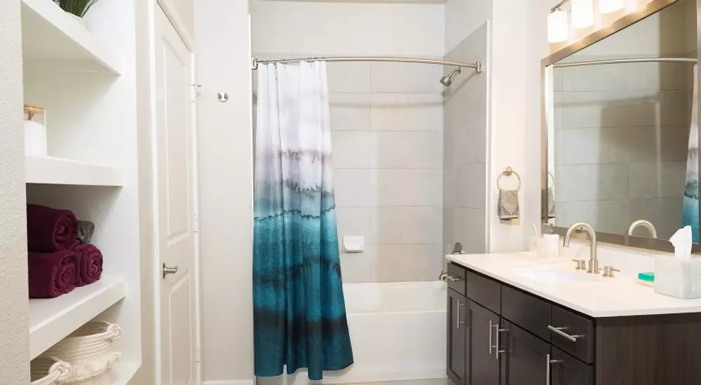 Crestview Commons apartments in Austin TX, photo 1