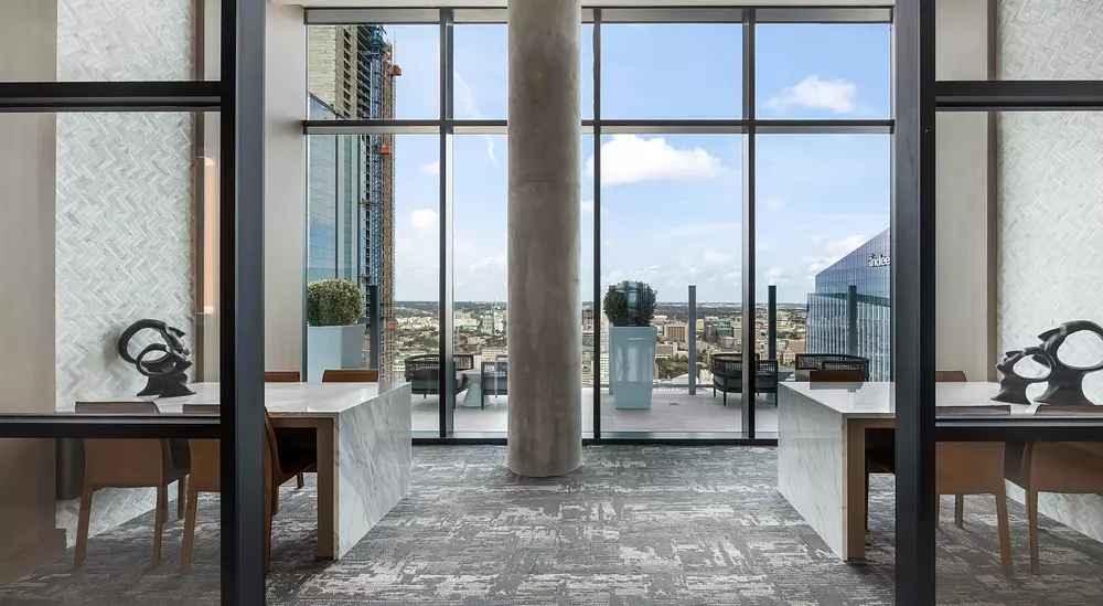 Rooftop terrace at Hanover Brazos Street apartments in Austin TX