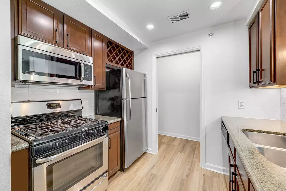 Muir Lake apartments in Austin TX, photo 1