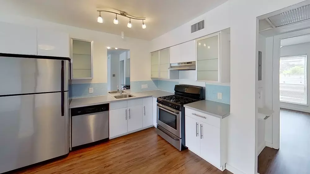 River Oaks apartments in Austin TX, photo 1