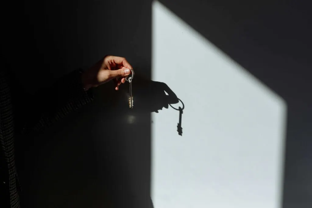 Renter handing back apartment keys after breaking a lease in Austin