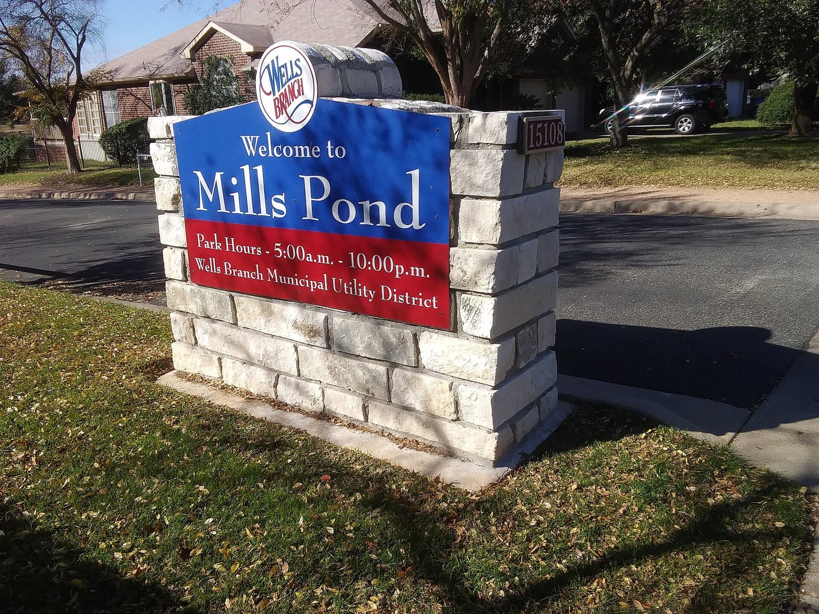 The Mills Pond entrance sign in Wells Branch